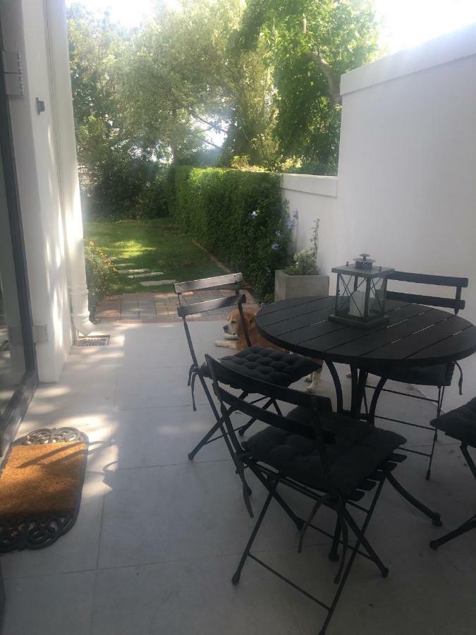 Table Mountain Guest Cottage With Private Garden Cape Town Bagian luar foto