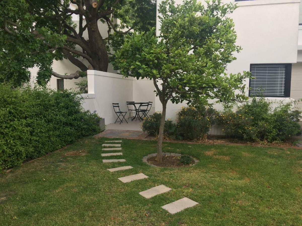 Table Mountain Guest Cottage With Private Garden Cape Town Bagian luar foto